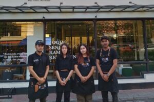 Tren Terkini: Celemek Cafe untuk Pengalaman Kuliner yang Bersih dan Stylish